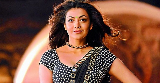 చందమామ ముఖాన్ని ఎందుకు దాచిపెట్టారో మరి..!