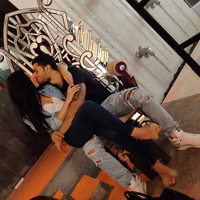 కృష్ణ కృష్ణ‌.. అన్నీ అవే చిలిపి ముద్దులు.. క‌ళ్లప్ప‌గించొద్దు!