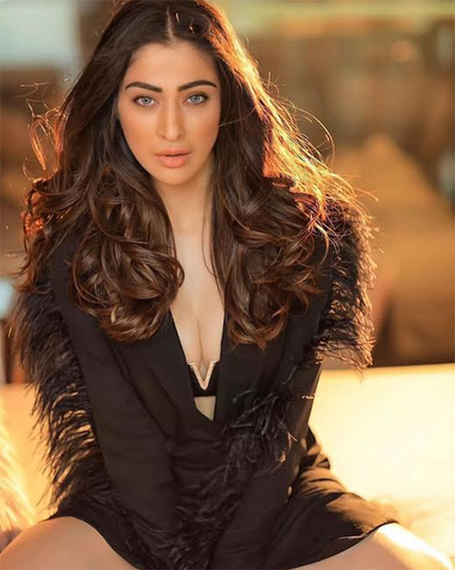 ఆ చూపులు మత్తుమాత్రలా? .. మందుపాత్రలా?