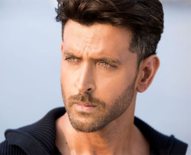 హృతిక్ రోష‌న్ కు ముంబై పోలీసుల స‌మ‌న్లు!