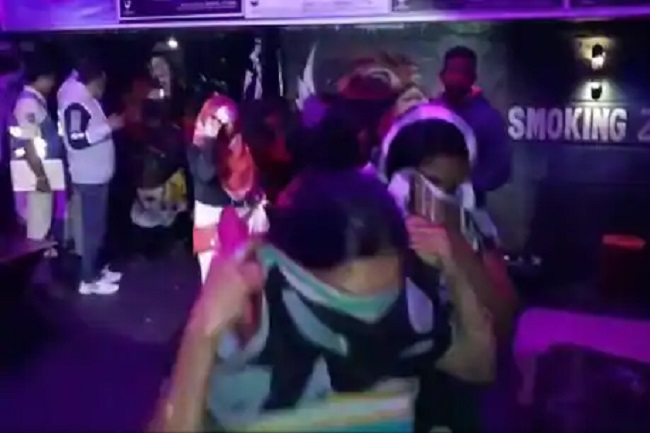 పబ్ లో అశ్లీల నృత్యాలు .. 8 మంది మహిళలతో సహా 36 మంది అరెస్ట్ !