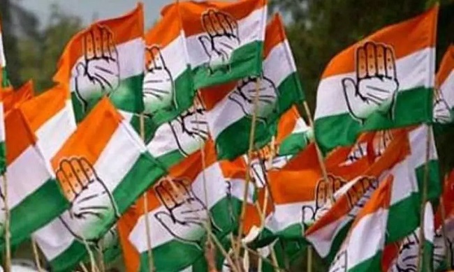 పల్లె పోరు : ఆ గ్రామంలో బోణి కొట్టిన కాంగ్రెస్ .. సంబరాల్లో మునిగిపోయిన కార్యకర్తలు !