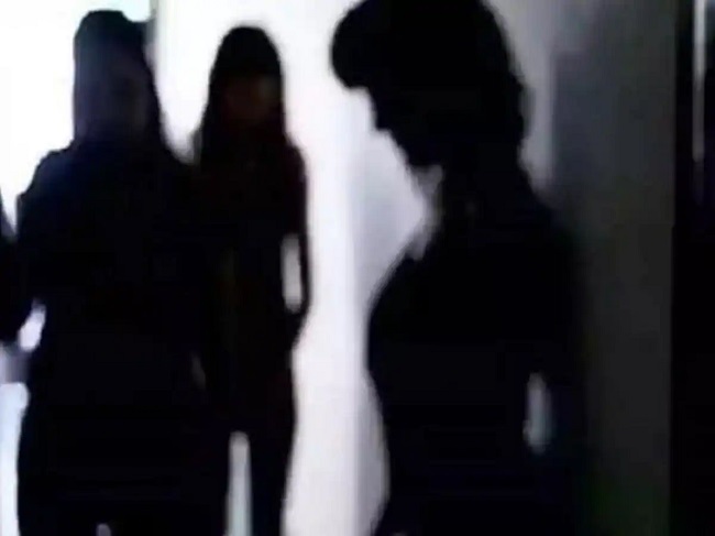 సెక్స్ రాకెట్: ఎమ్మెల్యేలు, ఎంపీలు, అధికారులే టార్గెట్