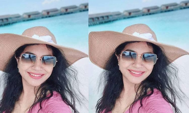 ఫుల్లుగా ఎంజాయ్ చేస్తున్న సింగ‌ర్ సునీత‌.. ఆ ప్లేస్‌ ఎక్కడై ఉంటుంద‌బ్బా?