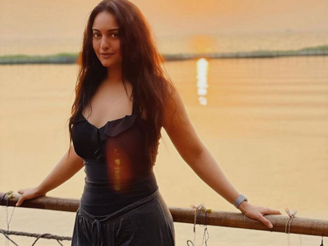 రైతుల‌కు సోనాక్షి మ‌ద్ధ‌తు .. కంగ‌న ఏమంటుందో?