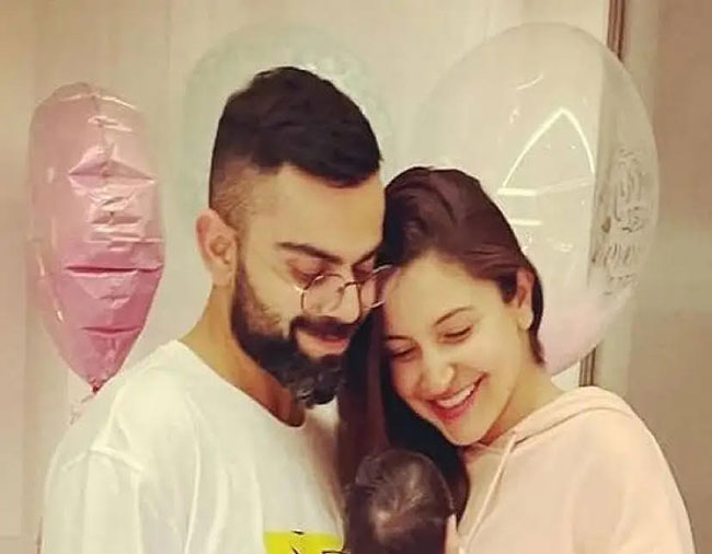 విరుష్క డాటర్ పేరు ఇదే.. సోషల్ మీడియాలో తొలి ఫొటో!