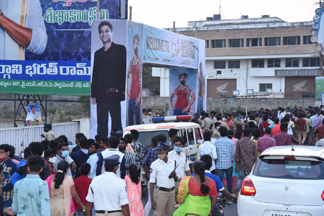 రాజమండ్రిలో మొదలైన ఉప్పెన సక్సెస్ సందడి