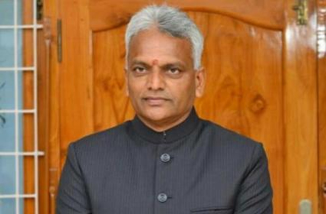 ఆ ఎమ్మెల్యే రాజీనామాతో.. అక్కడి ప్రభుత్వమే పడిపోయే పరిస్థితి