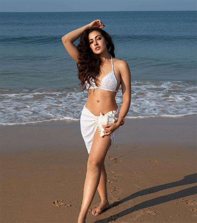 ఆకాశానికి ఎగువ‌న‌ ఇసుకకు దిగువన పీస్..!