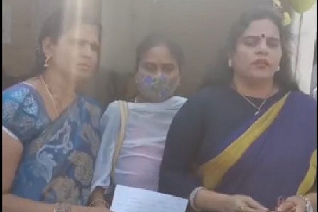 ప్రార్థనల కోసం వెళ్తే పాడు పని చేసి మొహం చాటేసిన ఫాస్టర్ .. ఆ యువతికి అండగా కరాటే కల్యాణి !