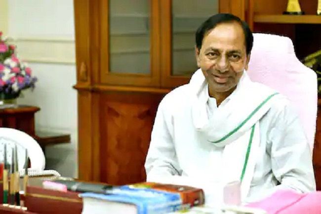 AP: Employees perform Palabhishekam to KCR portrait at Secretariat