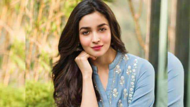 ఆ సినిమాపై అలియా భ‌ట్ కు కోర్టు నోటీసులు.. స‌మాధానం చెప్పాల‌ని ఆదేశం!