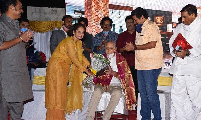 స్వ‌ర్ణోత్స‌వ సంబ‌రాలు.. సూప‌ర్ స్టార్ కు ఘ‌న స‌న్మానం!