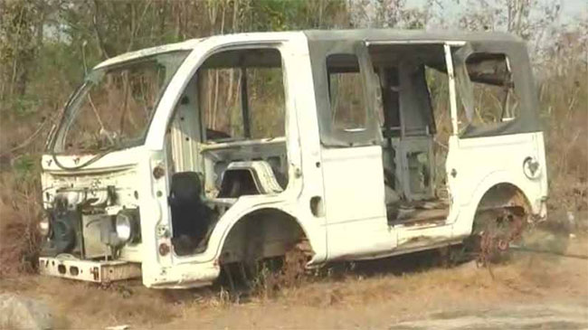 ప్రభుత్వ వాహనం పార్ట్స్ లూఠీ .. బాడీ మాత్రమే.. ఆ సినిమాను ఆదర్శంగా తీసుకున్నారో ఏమో?