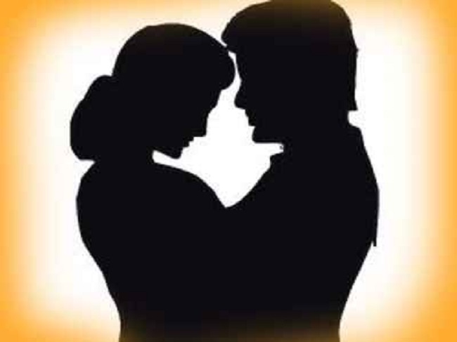 అనైతిక బంధంః పెళ్ల‌యిన మ‌హిళ‌.. పెళ్లికాని యువ‌కుడు.. ఆ త‌ర్వాత ఏమైంది?