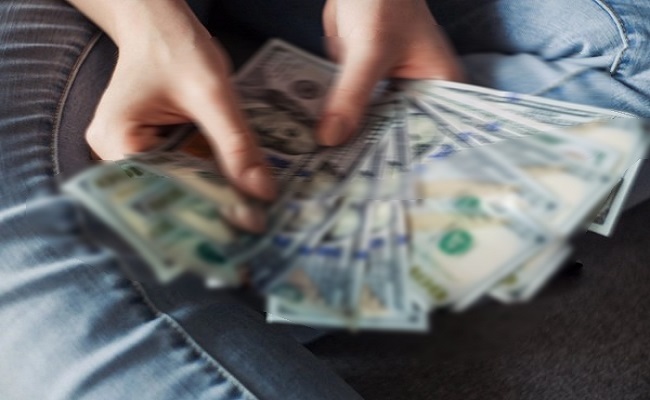 People with high income tend to feel confident and less afraid: A study