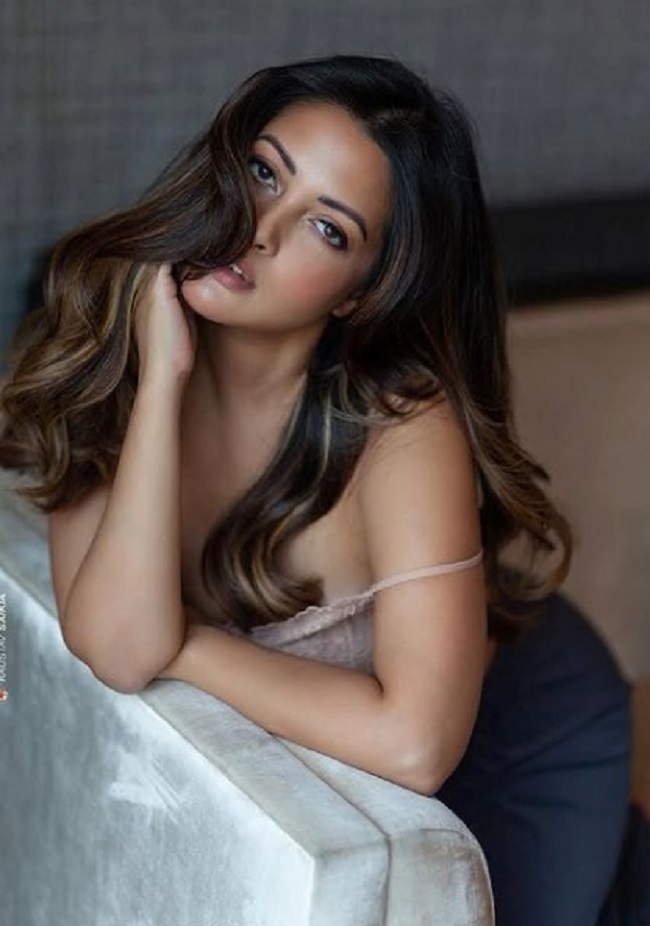 గోవా బీచ్ లో హాట్ హీరోయిన్ రిసార్ట్ కం వెల్ నెస్ సెంట‌ర్