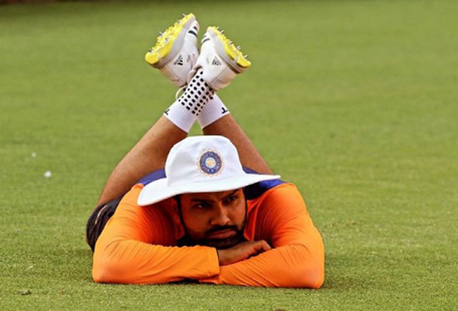 ఫొటో పోస్ట్​ చేసిన రోహిత్​ శర్మ... ట్రోల్​ చేస్తున్న భార్య రితిక..!