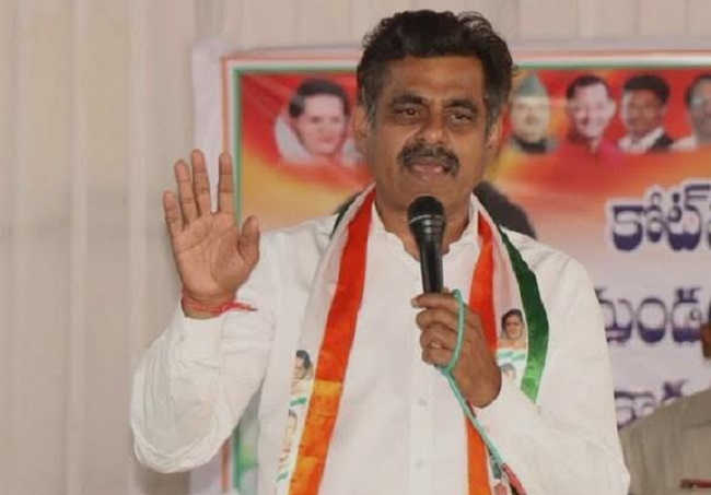 షాకింగ్ః టీ-కాంగ్రెస్ లో మ‌రో వికెట్ డౌన్.. బౌలింగ్ చేసింది వాళ్లేనా?