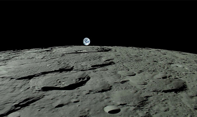 నన్ను గెలిపిస్తే చంద్రమండలంపైకి తీసుకెళ్తా !