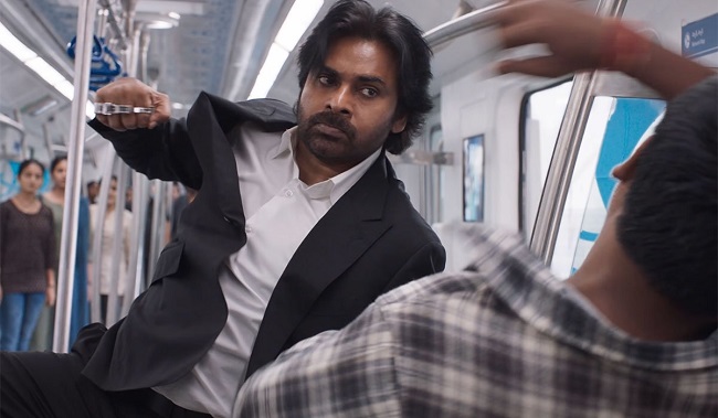 #వ‌కీల్ సాబ్‌: లోక‌ల్ ర‌న్నింగ్ ట్రైన్ లో రెస్ట్ రూమ్ లో ద‌బిడ దిబిడే