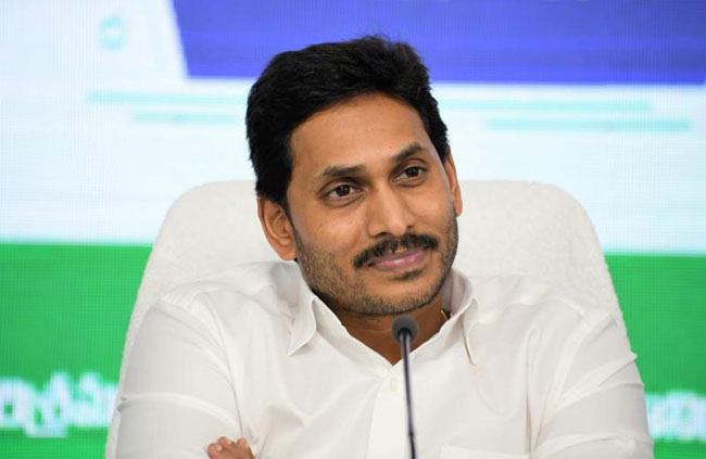 ఏపీలో మహిళలకు గుడ్ న్యూస్ చెప్పిన  జగన్ .. ఫోన్ కొంటే 10% రాయితీ !
