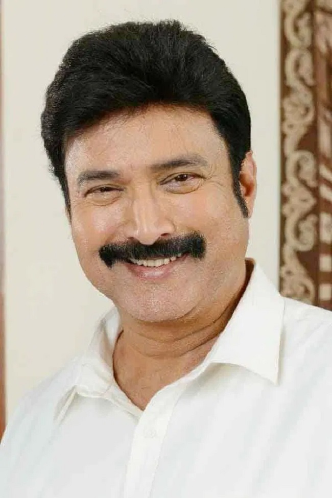 దృష్టిపెడితే ఆ హీరో మరో శోభన్ బాబు అనిపించుకునేవాడట!