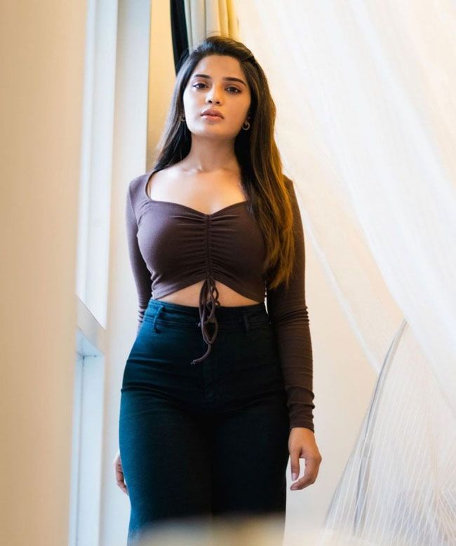 Aathmika%20Latest%20Gallery%20photos_1.j