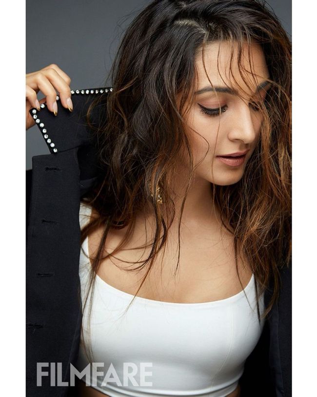 Kiara%20Advani%20Glam%20Stills_3.jpg