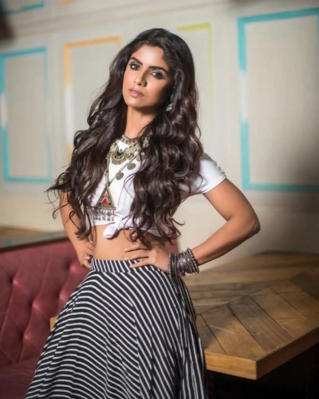 నా బ్రా కొల‌త అడిగాడుః న‌టి