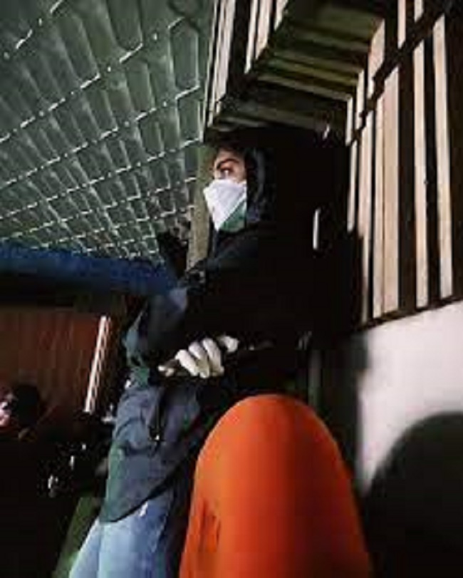 కోవిడ్ సోకిన వారంలోనే వకీల్ సాబ్ థియేటర్ లో ప్రత్యక్షమైన హీరోయిన్..!