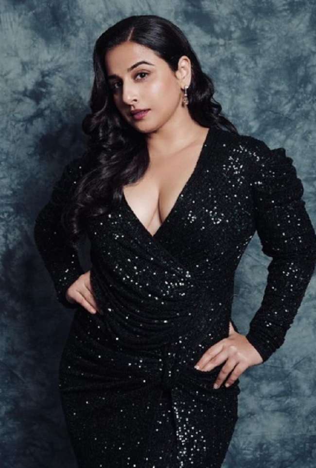 విద్యాబాల‌న్ నెవ్వ‌ర్ బిఫోర్ హాటెస్ట్ ఫోటోషూట్