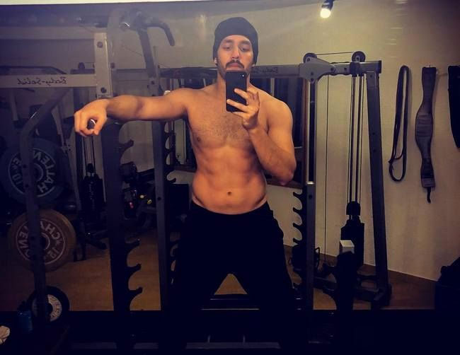 అక్కినేని హీరో సిక్స్ ప్యాక్ ట్రీట్ ఇస్తాడా..??