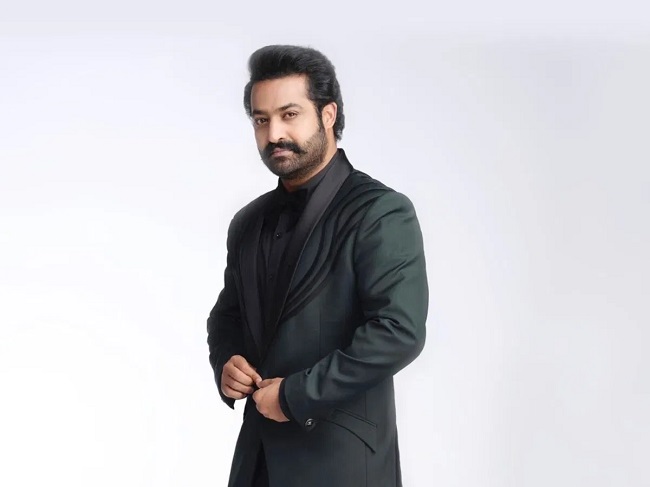 ఈ స్టార్ హీరో.. వరుసగా స్టార్ డైరెక్టర్లను లైన్ లో పెట్టాడా..??