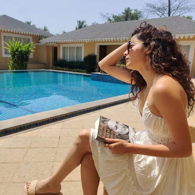 Mithila%20Palkar%20Glamorous%20Poses_9.j