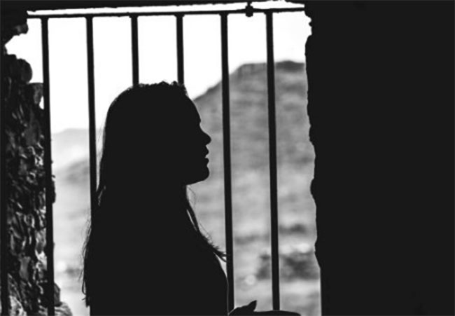 టిఫిన్ సెంటర్ లో జీహెచ్ఎంసీ అధికారిణి కక్కుర్తి.. ఏసీబీకి అడ్డంగా దొరికింది