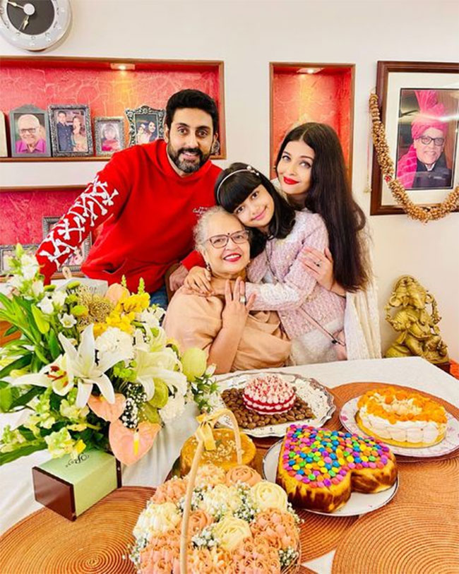 ఫొటోటాక్‌ః అమ్మ బర్త్‌ డే లో ఐశ్వర్య రాయ్‌ ఫ్యామిలీ