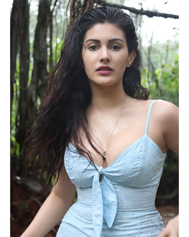 ఫొటోటాక్‌ః ఆ చూపులో ఫుల్ బాటిల్ కిక్కు