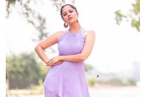 లావెండ‌ర్ ల‌వ్ బ‌గ్ కుట్టింద‌న్న అన‌సూయ‌