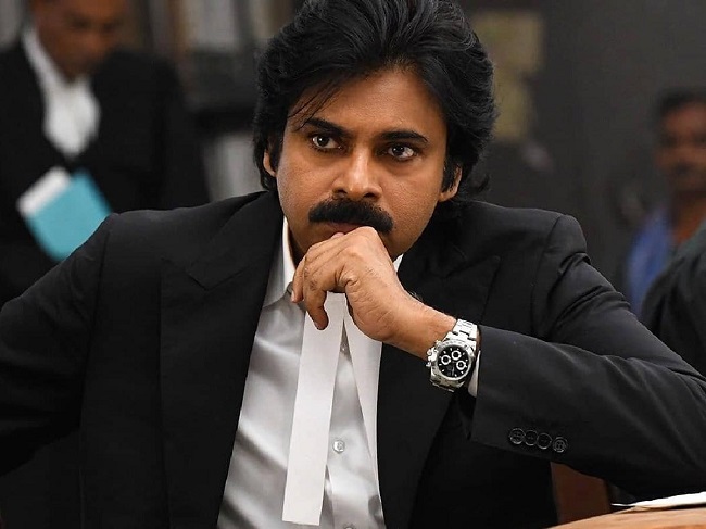 పవర్ స్టార్ దర్శకుల ఆర్డర్ మారబోతోందా..? పవర్ స్టార్ లైనప్ లో మార్పులు..!