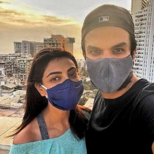 భర్తతో మెగా హీరోయిన్ సెల్ఫీ..!