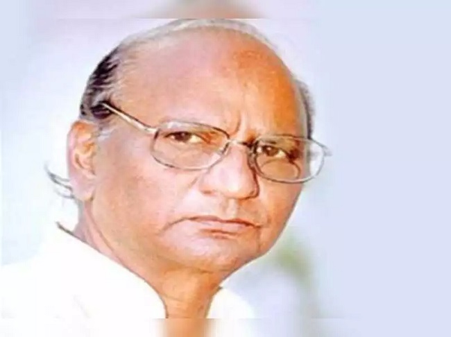 ఒంటి మీద మ‌చ్చ చూసి.. చిరు మెగాస్టార్ అవుతాడ‌ని చెప్పిన డైరెక్ట‌ర్!