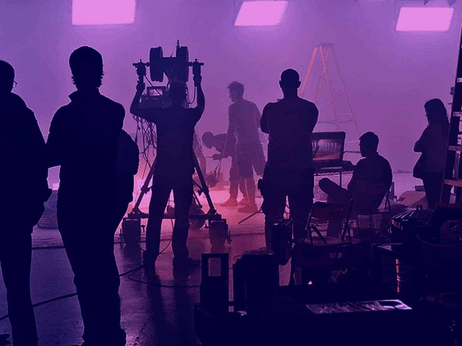 టీకా వేయ‌క‌పోతే షూటింగుల‌కు రానివ్వ‌రా?