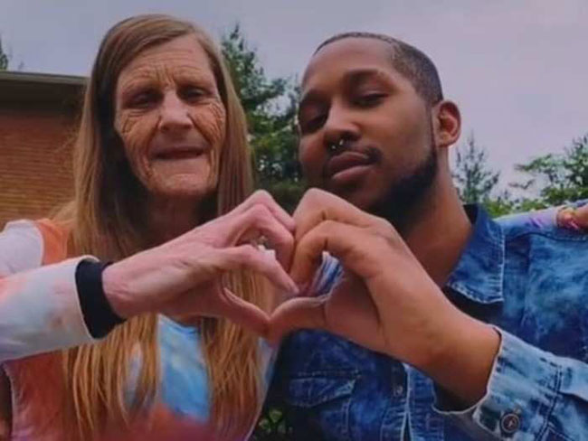 లేటు ప్రేమ: అతడికి 23, ఆమెకు 60 ఏళ్లు