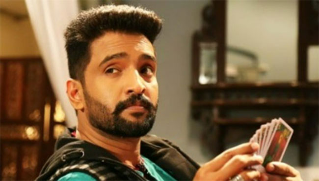 స్టార్‌ కమెడియన్‌ ఇంట హత్య.. అయిదుగురు అరెస్ట్‌