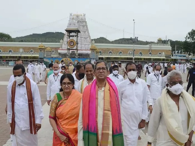 CJI Ramana visits holy shrine of Tirumala, seeks the blessing of the deity