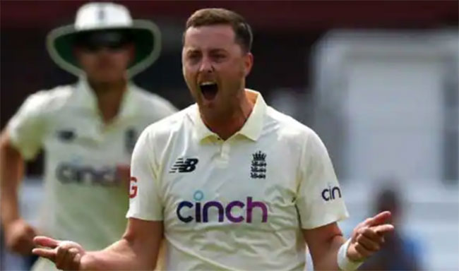 వెంటాడిన గ‌తం.. ఇంగ్లండ్ క్రికెట‌ర్ స‌స్పెన్ష‌న్‌.. మ‌హిళ‌ల‌పై అలా