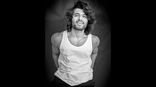 ఎవరికైనా ఆ రికార్డులను బీట్ చేయడం కష్టం అనిపించాలి: విజయ్ దేవరకొండ ఎవరికైనా ఆ రికార్డులను బీట్ చేయడం కష్టం అనిపించాలి: విజయ్ దేవరకొండ