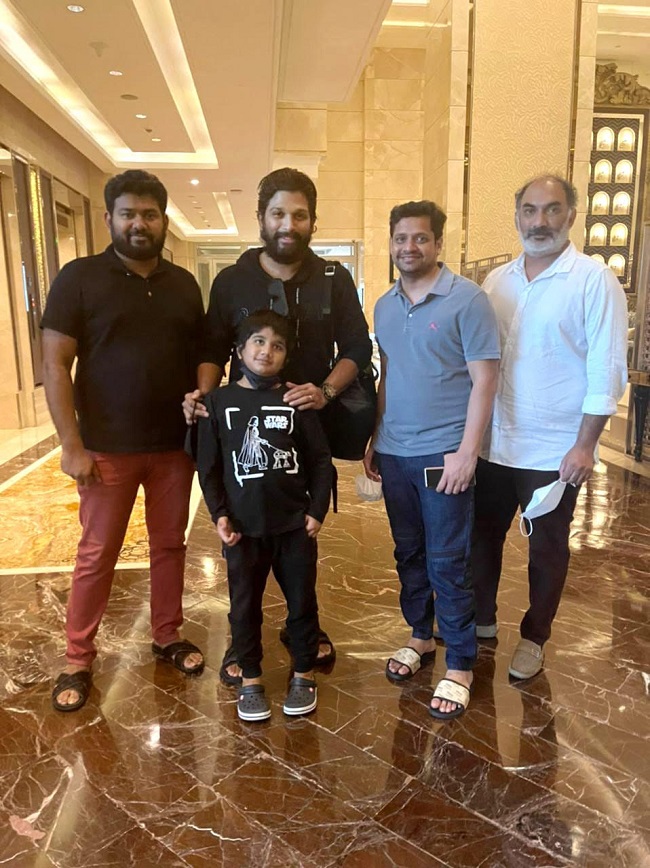 నిర్మాత బ‌న్నీవాసుకి బ‌ర్త్ డే స‌ర్ ప్రైజ్ ఇచ్చిన ఐకాన్ స్టార్ అల్లు అర్జున్