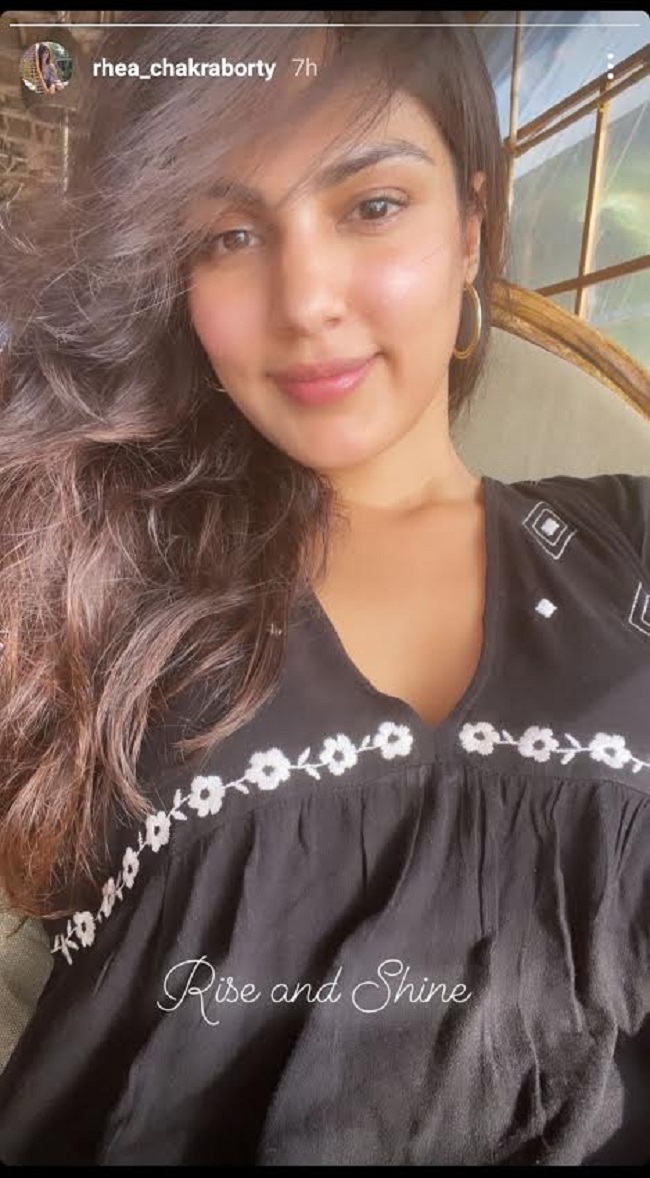 రియా ఇన్స్టా పోస్ట్.. చాలా రోజుల తర్వాత నవ్వుతూ కనిపించిన సుశాంత్ గర్ల్ ఫ్రెండ్..!